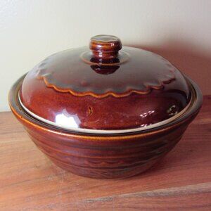 1.5 quart vintage marcrest oven proof stoneware bowl with lid (W4793)